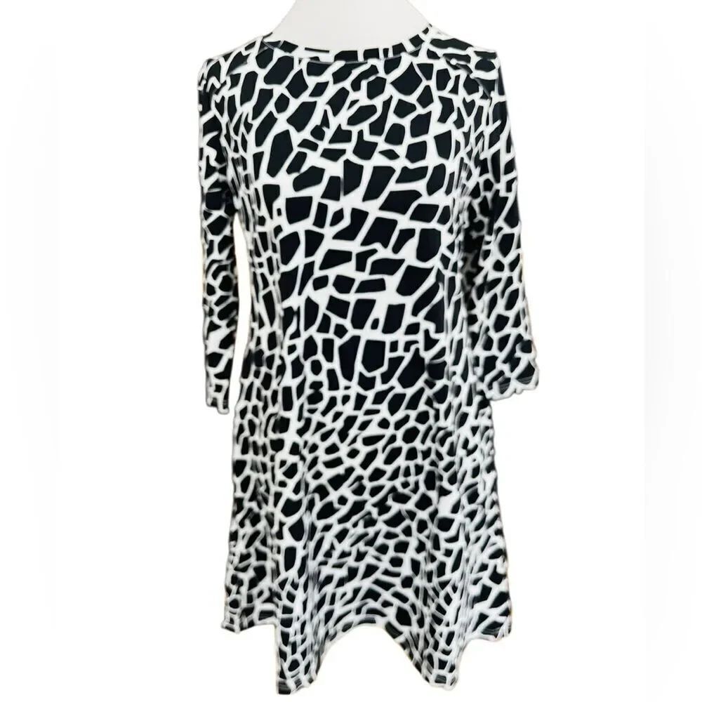 New with tags Barbara Gerwit black & white nylon/ spandex patterned dress sz S.